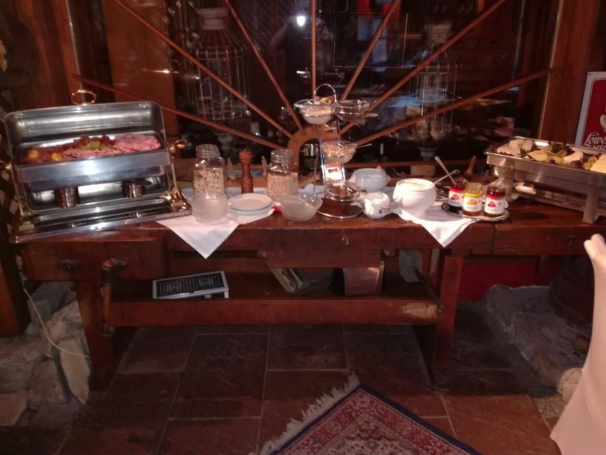 Alte Schreinerei-Auberge Harlekin Randegg エクステリア 写真